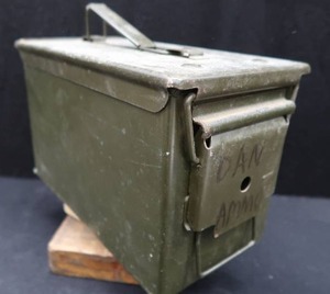 lot 54 image: METAL AMMO BOX