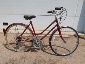 lot 81 image: SCHWINN WORLD TOURIST BICYCLE