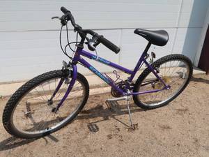 lot 82 image: SCHWINN MTB HURRICANE