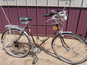 lot 83 image: VINTAGE SCHWINN COLLEGIATE