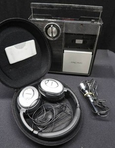 lot 115 image: BOSE HEADPHONES VINTAGE PANASONIC SOLID STATE RADIO