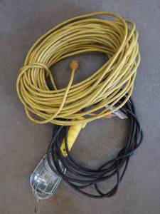 lot 89 image: EXTRA LONG EXTENSION CORD AND TROUBLE LIGHT