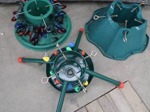 lot 121 image: 3 INDOOR  OUTDOOR LIVE CHRISTMAS TREE STANDS  LIGHTS