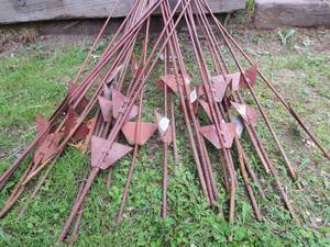 lot 97G image: 25 ELECTRIC FENCE POLES  EXTRAS