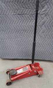 lot 97F image: ADT 3 TON HYDRAULIC JACK
