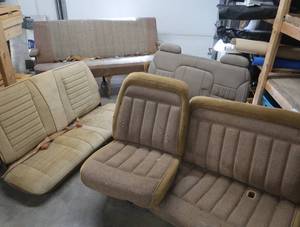 lot 125 image: ASSORTMENT OF 4 VINTAGE AUTOMOBILE SEATS