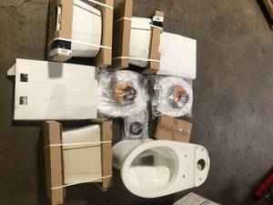 lot 11 image: Toilet  Customer Returns See Pictures