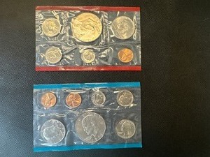 lot 74 image: 1974 and 1976 Bicentennial US Mint Sets in Original Mint Packages  25 Total Uncirculated Coins
