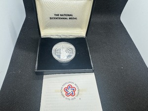 lot 77 image: 1976 National Bicentennial Silver Medal in Original Mint Package - 0.925 Oz, of Silver.