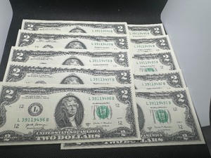 lot 100 image: 10 Sequential $2 Bills