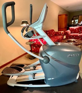 lot 11 image: Octane Fitness Q37x Elliptical Trainer