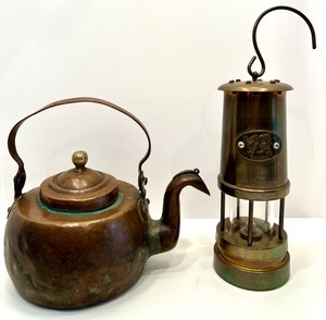 lot 12 image: Vintage Copper Kettle and CYMRU Brass Lantern Duo
