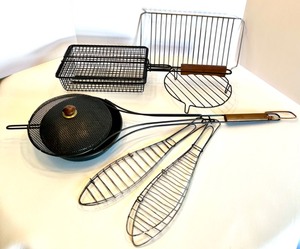 lot 49 image: Set of Outdoor Grilling Baskets, Popcorn Popper and Stainless Steel Fish Brewer Grill items