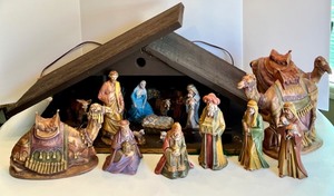 lot 57 image: Vintage 17-Piece Nativity Set with Illuminated Stable