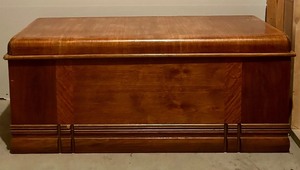lot 23 image: Vintage Cavalier Cedar Chest with Hardwood Finish