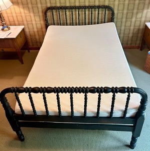 lot 101 image: Antique Wooden Bed Frame with Spindle Design