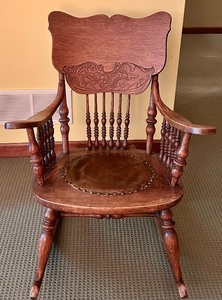 lot 114 image: Vintage Oak Rocking Chair with Intricate Back