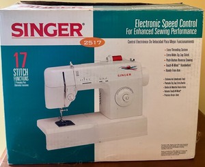 lot 118 image: Singer Model 2517 Sewing Machine with Accessories