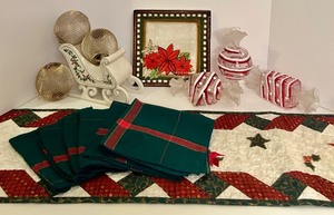 lot 169 image: Christmas Themed Decoration Set with Poinsettia Plate and Sleigh