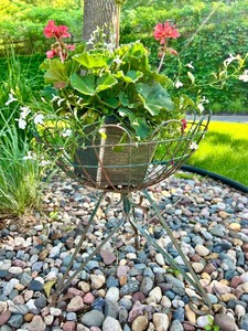 lot 193 image: Vintage Metal Plant Stand with Basket Design
