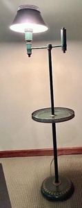lot 277 image: Vintage Green Metal Floor Lamp with Side Table and Leaf Motif