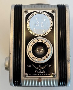 lot 64 image: Vintage Kodak Duaflex Camera