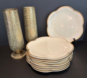 lot 76 image: Set of 8 Italian Decorative Plates and 2 Ornate Vintage Solid Brass Vases