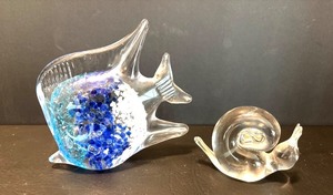 lot 212 image: Clear Crystal Glass Fish with Tyrone Crystal Snail Figurine