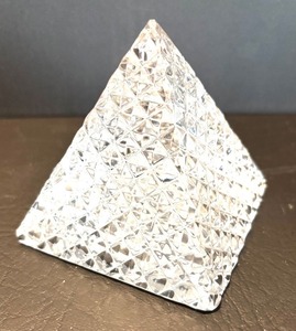 lot 213 image: Vintage Tyrone Crystal Pyramid Paperweight with Diamond Cut Design