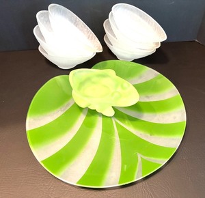 lot 222 image: Set of Frosted Small Glass Salad Bowls with Green Glass Platter with Frosty Frog Dish