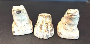 lot 249 image: Set of 2 Vintage Cast Iron Frog Figurines and Animal Foot