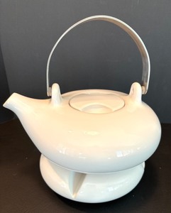 lot 256 image: ASA Selection White Ceramic Teapot with Warmer Stand, Made in Germany