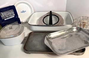 lot 263 image: Assorted Cookware and Le Cordon Bleu Cookie Tins