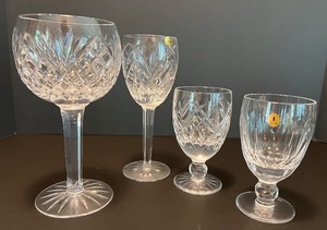lot 33 image: Set of 4 Tyrone Lead Crystal Wine and Water Glasses