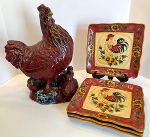 lot 34 image: Decorative Capodimonte Rooster Figurine and Set of 4 Rooster Plates