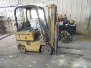 lot 8 image: Caterpillar 25D Forklift