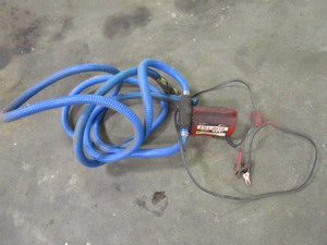 lot 60 image: 12v Transfer Pump & Hose