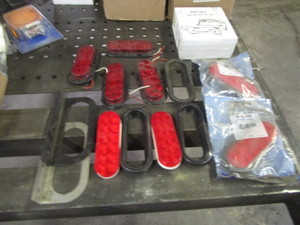 lot 71 image: Misc Trailer Lights & Brackets