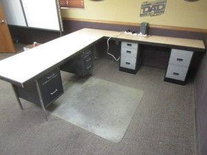 lot 107 image: L Shaped Desk 8x8.5