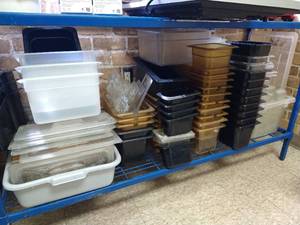 lot 39 image: Shelf of Food Bins & Lids