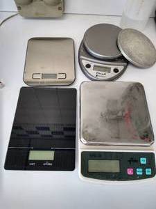 lot 63 image: (4) Kitchen Scales
