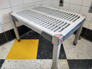 lot 79 image: Food Platform