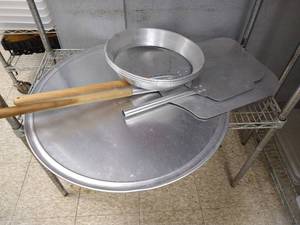 lot 94 image: Pizza Items