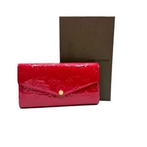 lot 10C image: Louis Vuitton Monogram Vernis Sarah Wallet in Rose Pop Pink Patent Leather Pre-Owned Retail $695