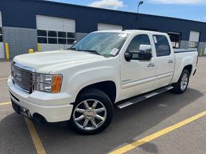 lot 17 image: 2012 GMC Sierra Denali AWD