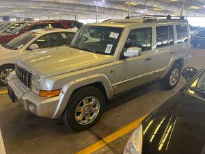 lot 18 image: 2008 Jeep Commander Overland 4x4 Hemi V8