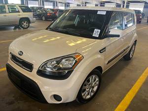lot 24 image: 2013 Kia Soul