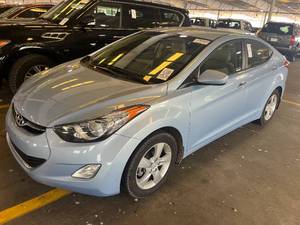 lot 31 image: 2013 Hyundai Elantra GLS..LOW MILES