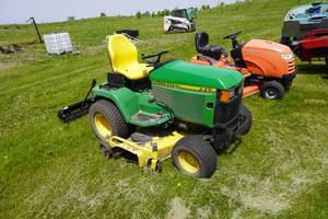 2000 John Deere Model 445 Garden Tractor Lawn Mower
