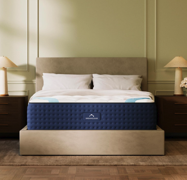 lot 8 image: Dreamcloud Premier Luxury Gel Memory Foam 13 Queen Sized Mattress 050525273.20